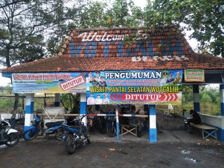 PENUTUPAN WISATA PANTAI MBAH DRAJID DESA WOTGALIH